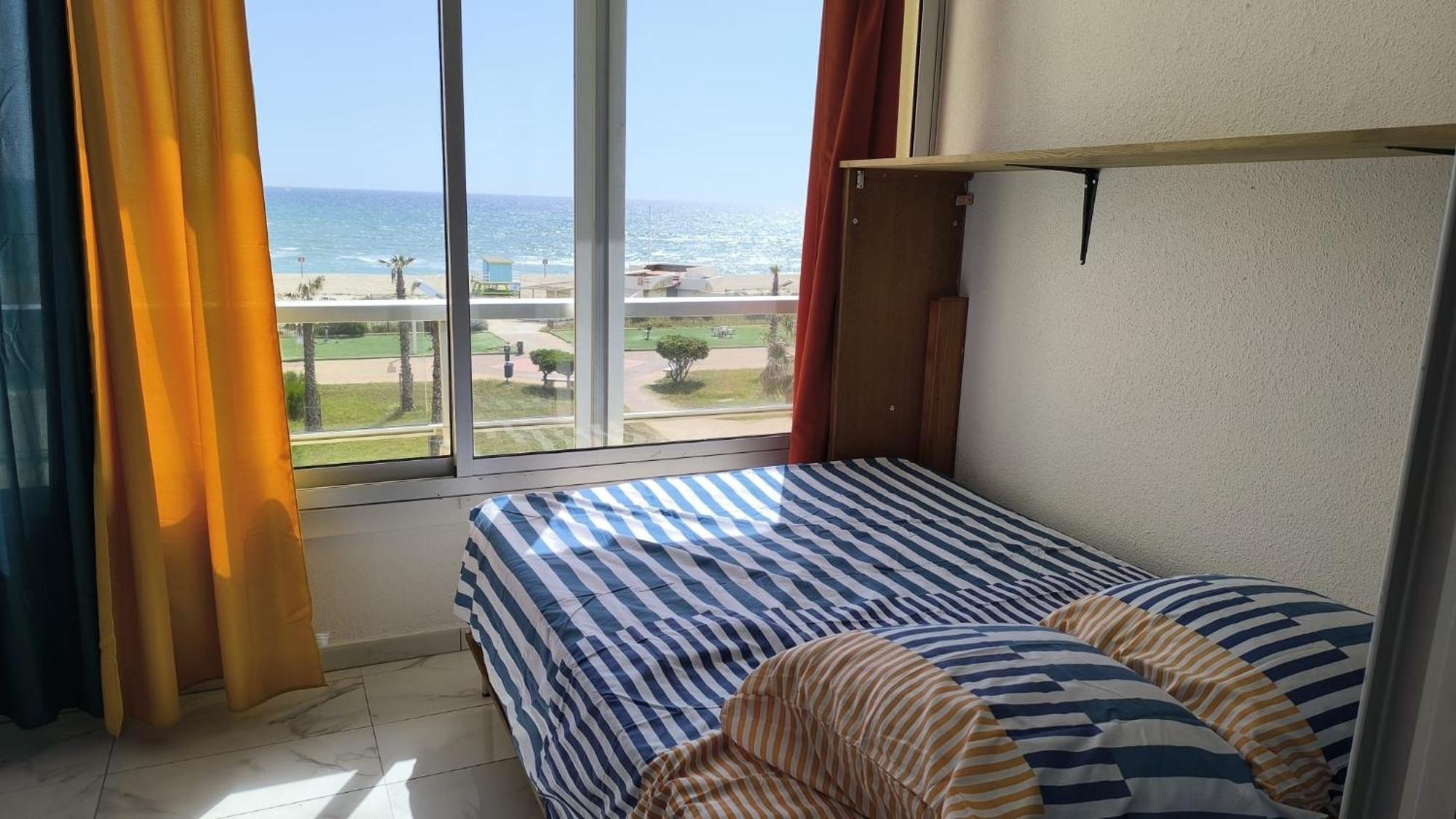 Apartment Entierement Renove En Bord De Avec Vue Imprenable Et Parking Prive Le Barcarès